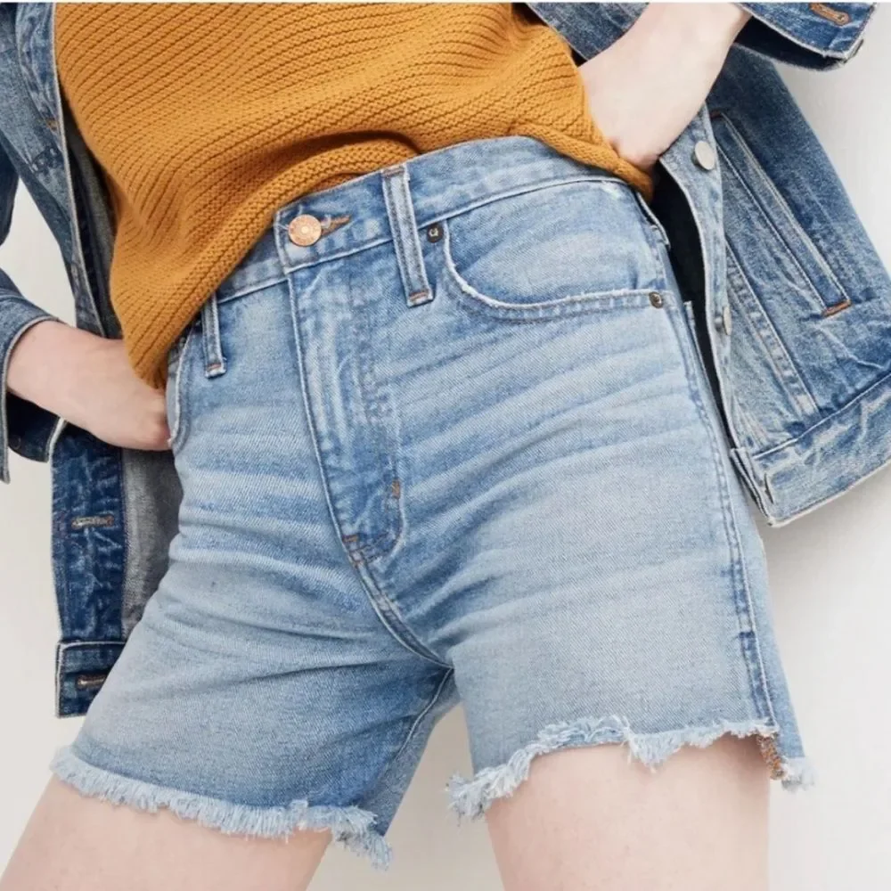 Madewell Light Wash Denim Frayed Hem The Perfect Summer Short Size 27 Summer